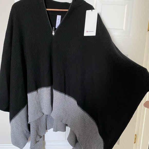 ❌SOLD❌ Lululemon black and grey poncho - Picture 5 of 8